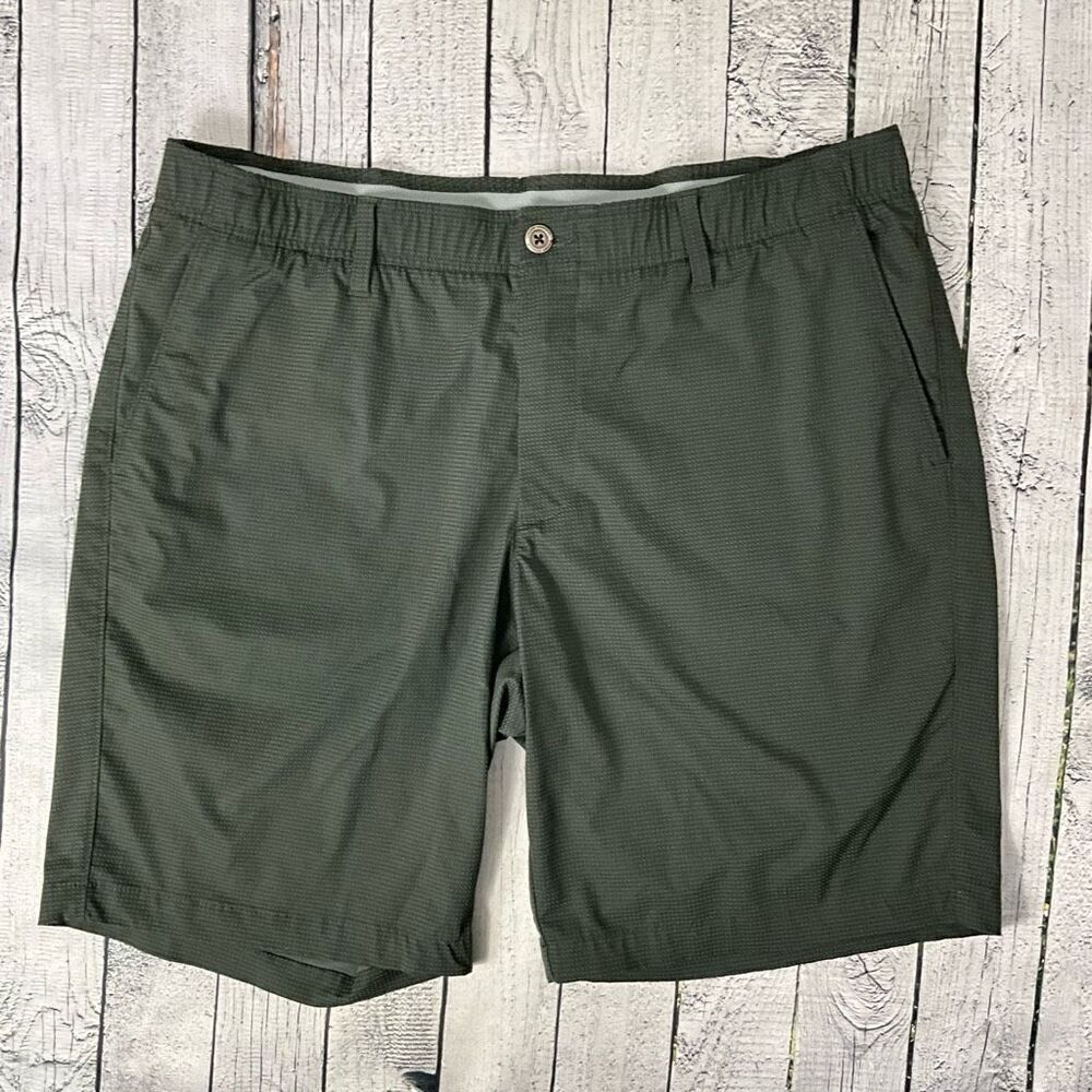 UNDER ARMOUR Shorts